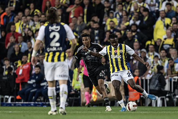 Fenerbahçe Şampiyonluk Umutlarını Sürdürdü (1)