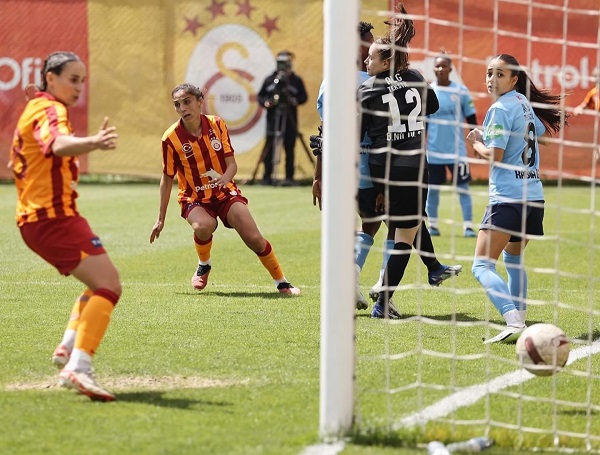 Turkcell Kadın Futbol Süper Ligi'nde Şampiyon Galatasaray (4)