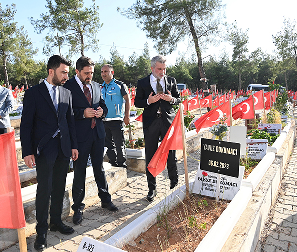 Başkan Görgel’den Bayramda Mezarlık Ziyareti (1)