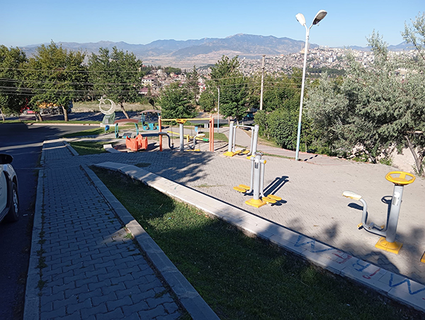 Dulkadiroğlu’nun Park Ve Bahçeleri Özenle Temizleniyor (4)