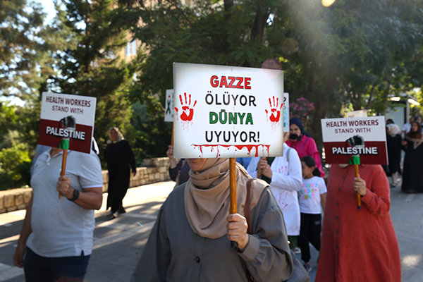 Hekimler Ve Sağlık Çalışanları İsrail'in Saldırılarını Sessiz Yürüyüşle Kınadı (3)