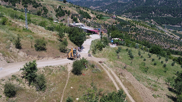 Onikişubat Belediyesi’nin Kırsaldaki Kilit Parke Çalışmalarıyla Yol Standardı Yükseliyor (1)