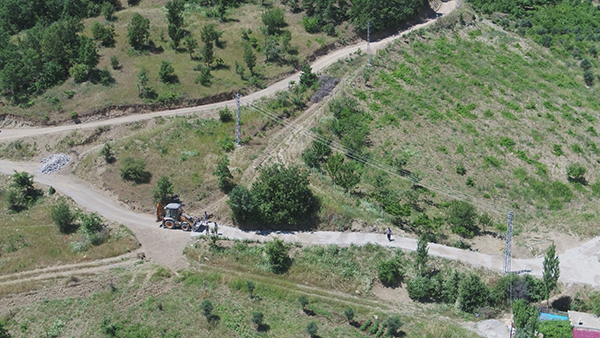 Onikişubat Belediyesi’nin Kırsaldaki Kilit Parke Çalışmalarıyla Yol Standardı Yükseliyor (3)