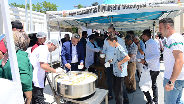 Aşure Dağıtımı (3)