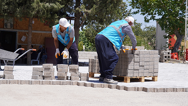 Dulkadiroğlu Fen İşleri Ekiplerinden Çokyaşar’da Kilit Parke Çalışması (3)