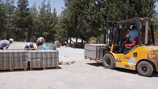 Dulkadiroğlu Fen İşleri Ekiplerinden Çokyaşar’da Kilit Parke Çalışması (5)