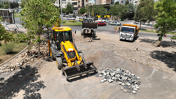 Mustafa Or Caddesi’ndeki Yaya Yolları Yenileniyor (3)