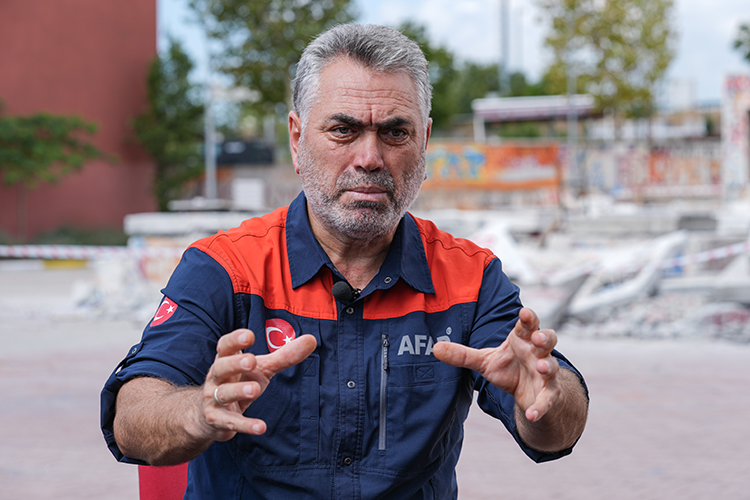 Ailesini Bırakıp Gittiği Depremin Merkez Üssünde Tanık Olduğu Acı Hatıraları Unutamıyor0