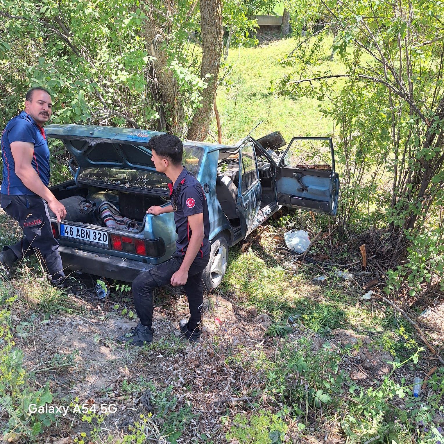 Çağlayan’da Otomobil Ağaca Çarptı0