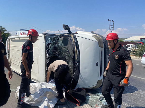 Kahramanmaraş’ta Hafif Ticari Araç Yan Yattı (3)