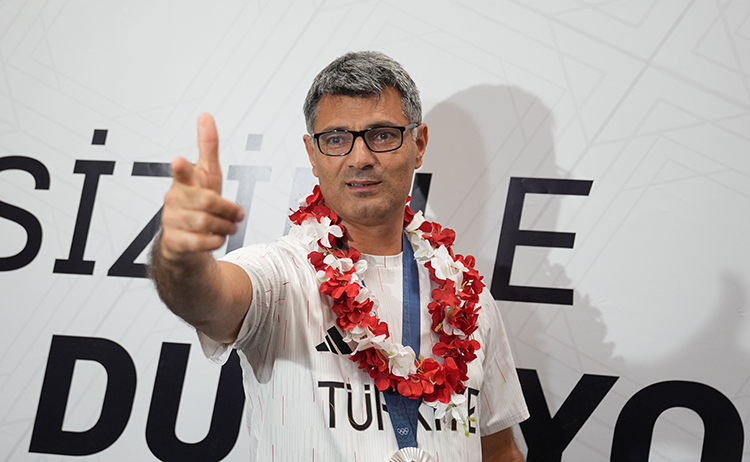 Paris 2024'Te Gümüş Madalya Kazanan Milli Atıcı Yusuf Dikeç Yurda Döndü (3)