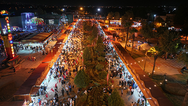 Uluslararası Ağustos Fuarı'nı 3 Günde 150 Bin Kişi Ziyaret Etti (1)