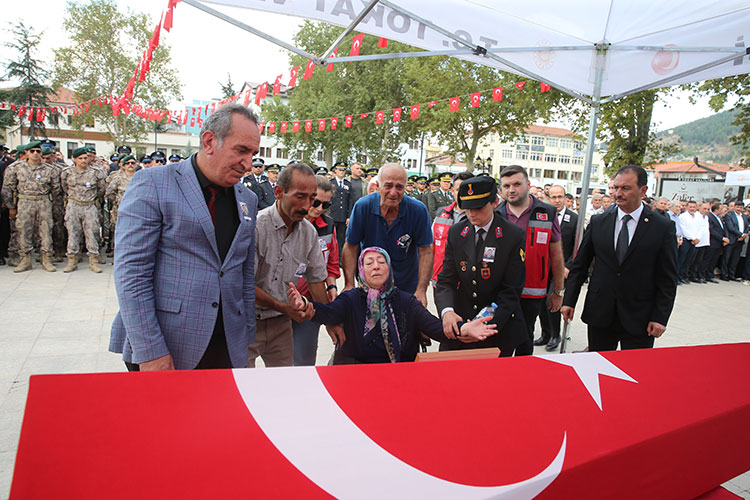 Ovacık Şehitleri Memleketlerinde Toprağa Verildi (1)