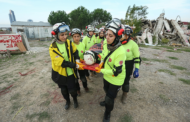 Kadın Arama Kurtarma Ekibi Zorlu Görevlere Hazır (1)