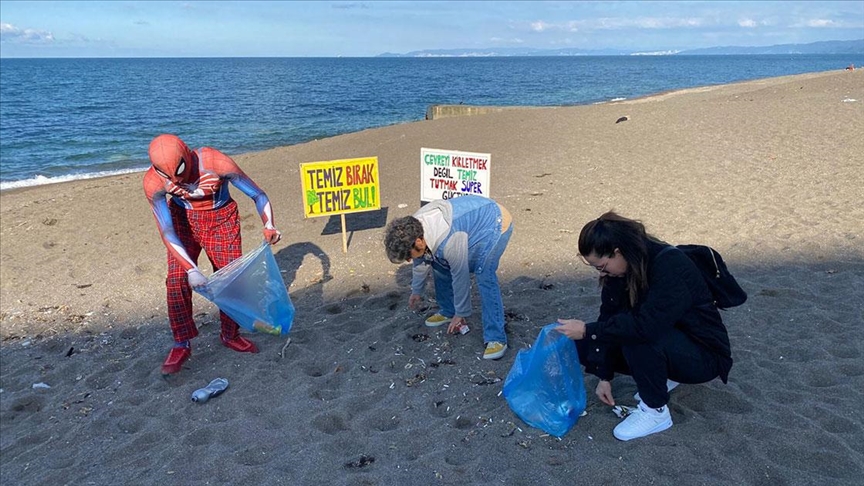 Örümcek Adam, Düzce'de Sahil Temizliği Yaptı (2)