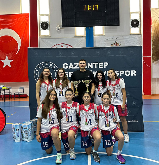 Sanko Okullari Basketbolda İl Şampi̇yonu Oldu (2)