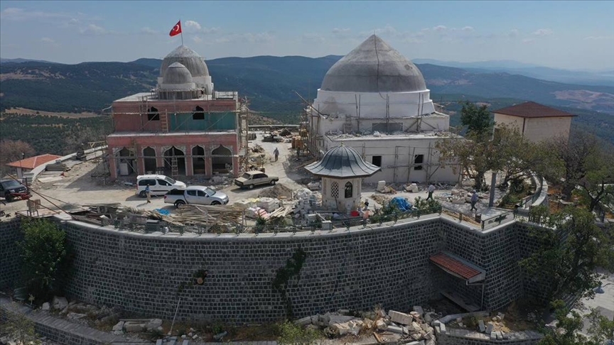 Depremde Yıkılan Hazreti Ukkaşe Türbesi Yeniden Yapılıyo1 (2)