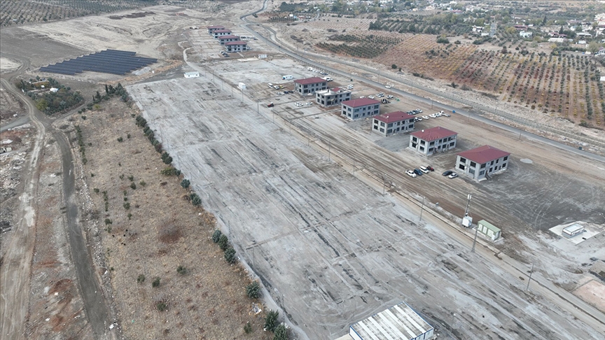 Gaziantep'te Kalıcı Konutlara Yerleşen Depremzedelerden Boşalan Konteynerler Kaldırılıyor