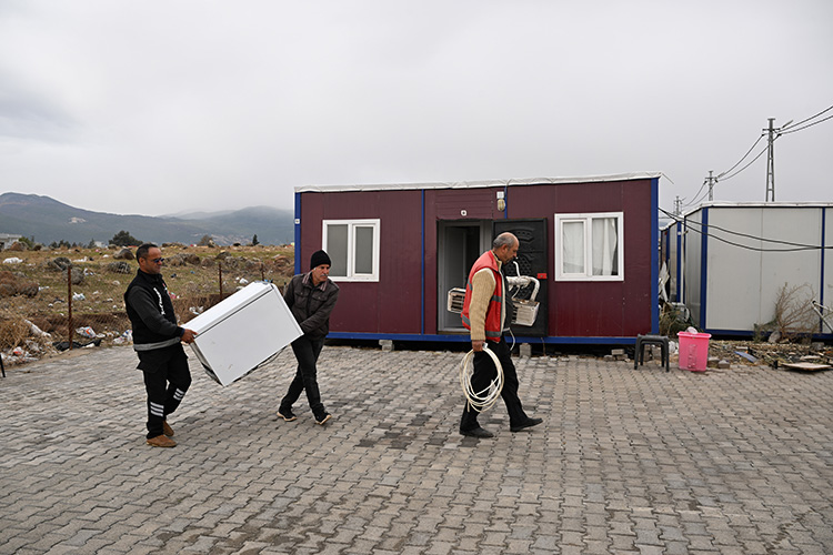 Gaziantep'te Kalıcı Konutlara Yerleşen Depremzedelerden Boşalan Konteynerler Kaldırılıyor1