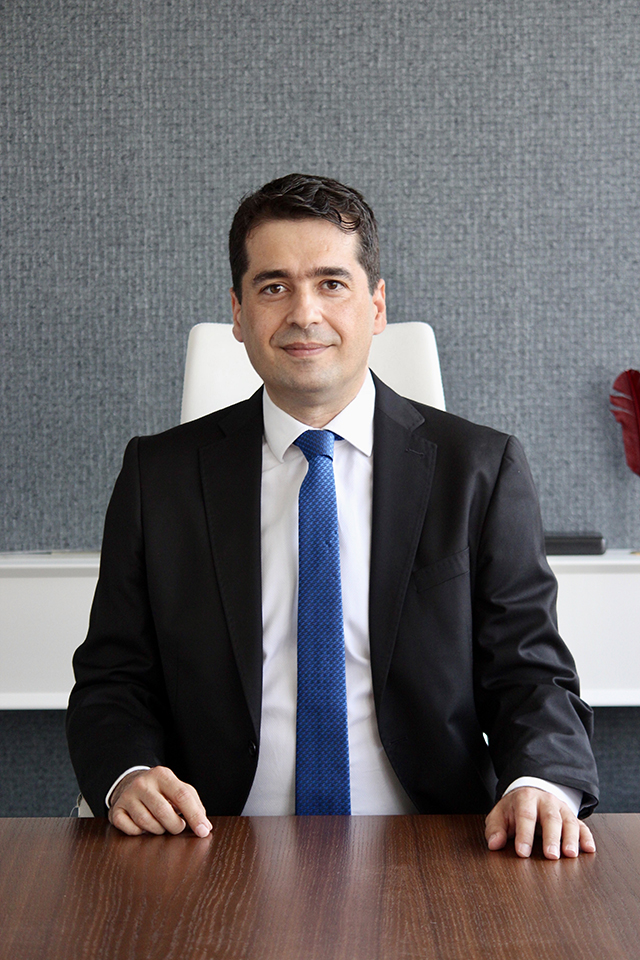 Prof Dr Yigit Özer Tiftikçioglu 004314660