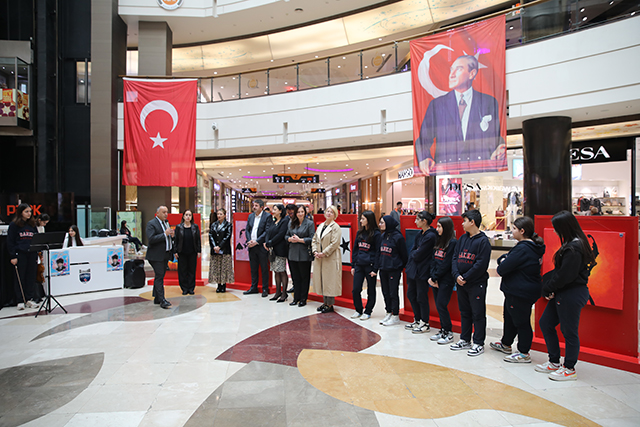 Sanko Okullari Öğrenci̇leri̇ Atatürk’ün Işiğinda Resi̇m Sergi̇si̇ Açti (6)