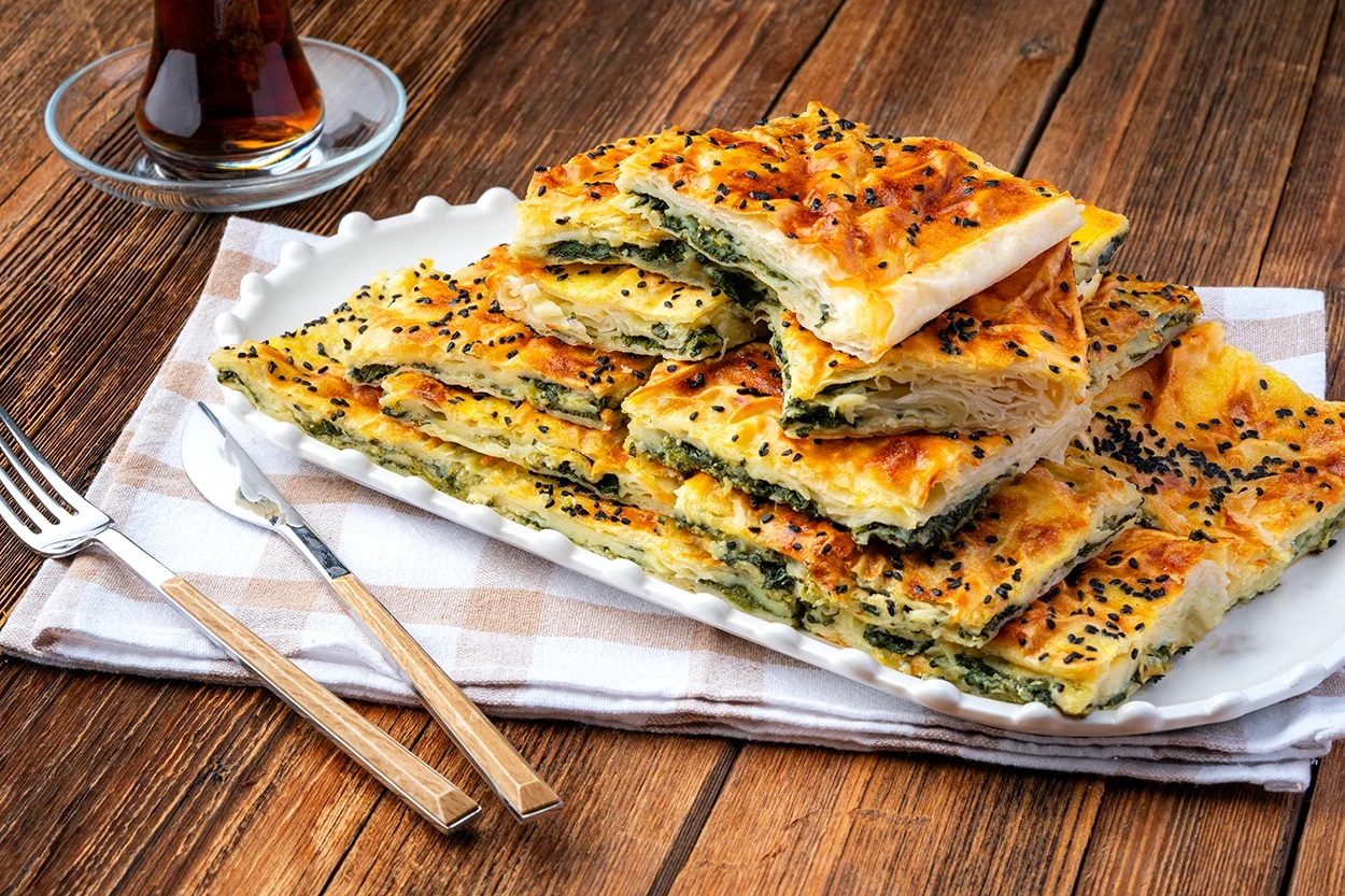 Hazır Yufkadan Ispanaklı Börek Tarifi