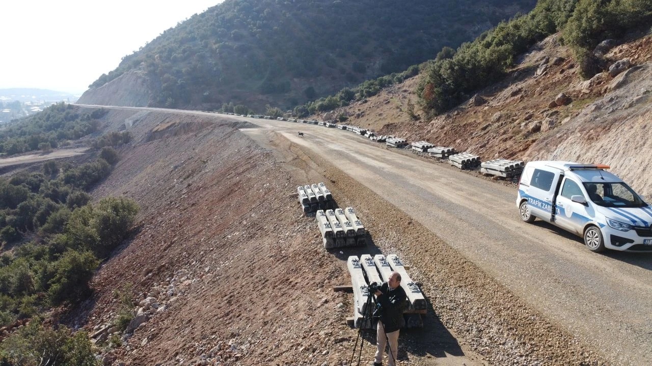 Zarar Gören Asırlık Demir Yolu Yeniden Yapılıyor (2)