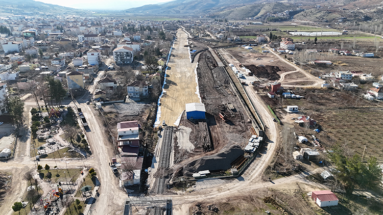 Depremlerde Hasar Gören Gölbaşı'ndaki Demir Yolu Hattının Onarımında Sona Gelindi3