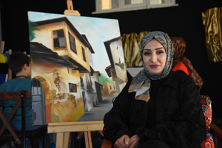 Depremzede Ressam Kurduğu Sanat Atölyesiyle Dünyasını Renklendirmeyi Sürdürüyor (2)-1