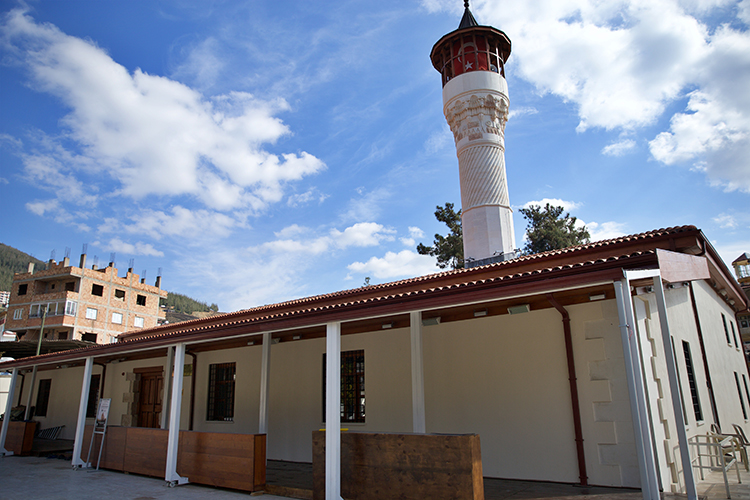 Ağcabey Camisi'nde Restorasyon Sonrası Ilk Teravih Kılınıyor (1)