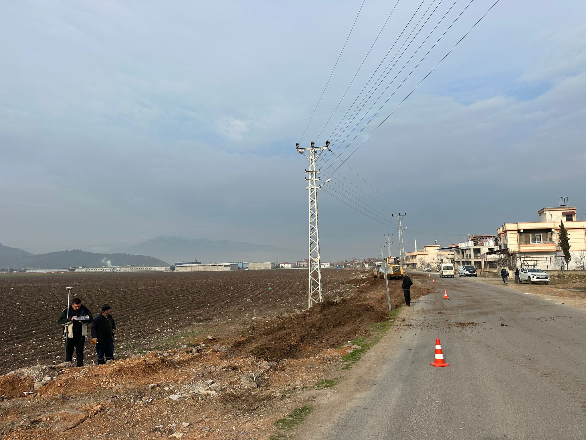 Aksu Ve Karşıyaka’yı Birleştiren Yolda Kaldırım Çalışması (3)