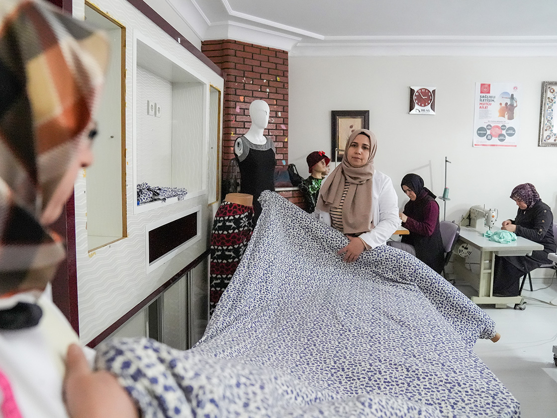 Diyarbakır'da Hazırlanan Bayramlık Giysiler Depremin Vurduğu Hatay'a Gönderilecek2