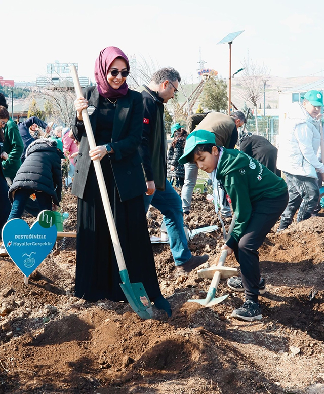 Hayat Yeniden Vakfı, Depremin Yıldönümünü Andı (10)-1