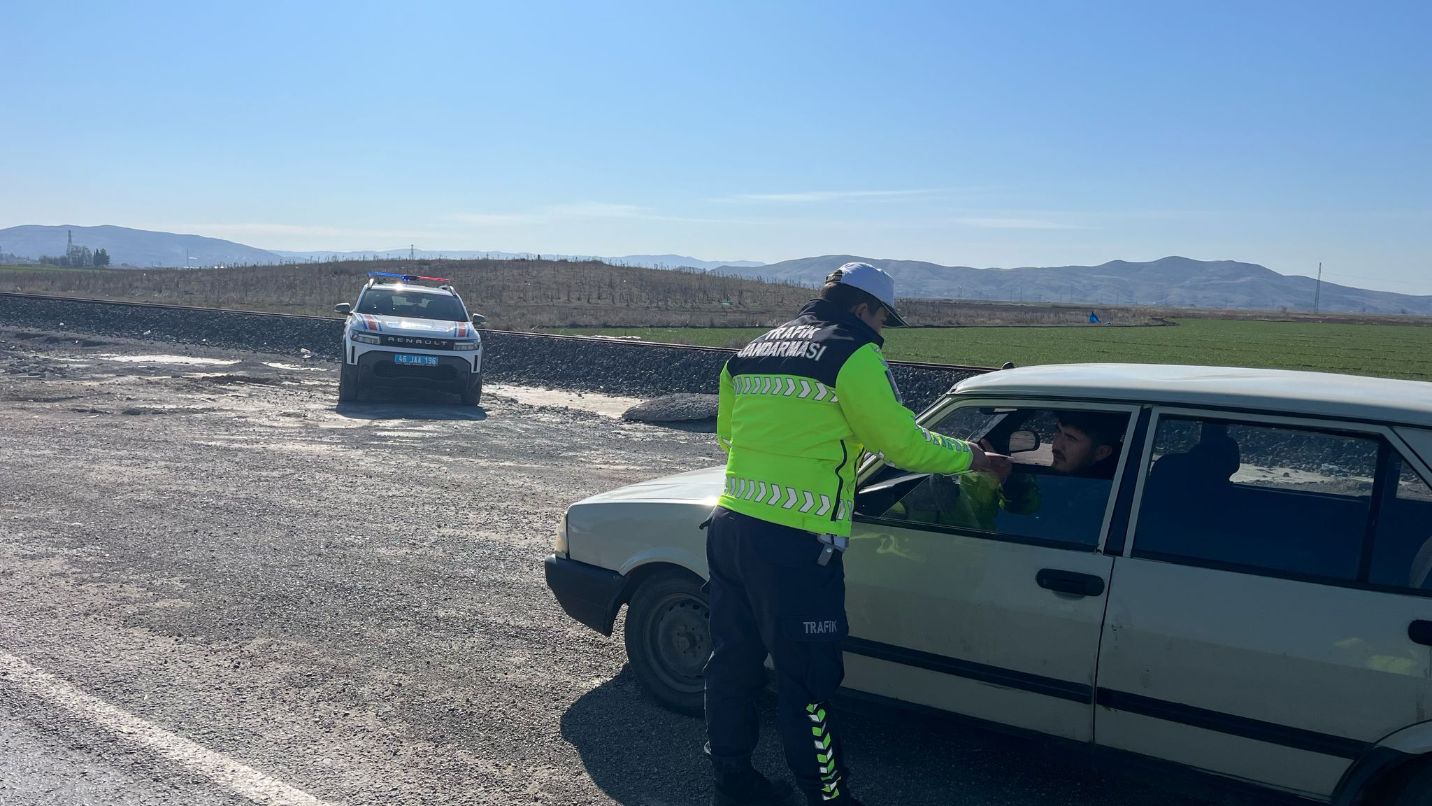 Kahramanmaraş'ta Jandarmadan Sürücü Ve Yolculara Trafik Kuralları Eğitimi (3)