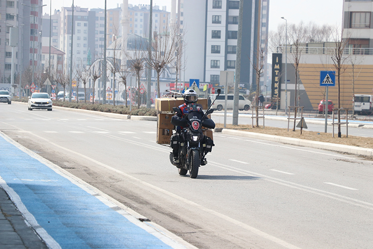 Kayserili Motokurye Şehir Şehir Gezerek1