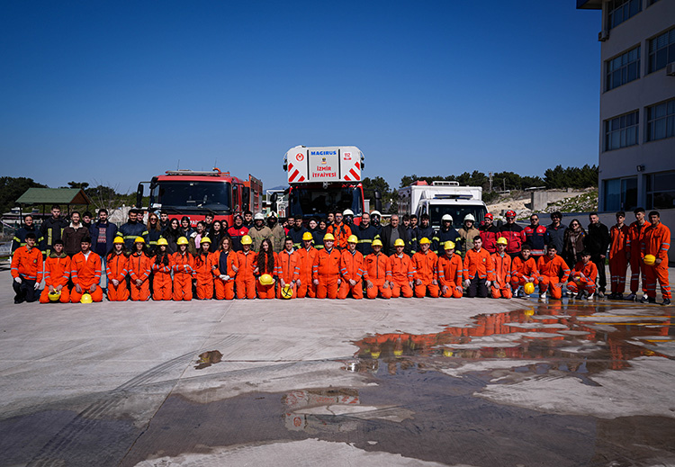 Liseli Itfaiyeciler, Gerçeği Aratmayan Tatbikatlarla Mesleğin Zorluklarını Öğreniyor3