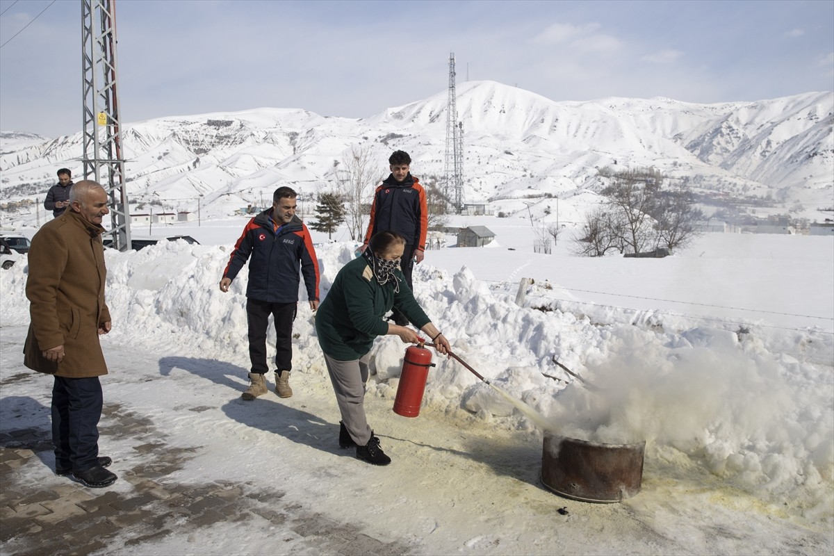 Tunceli'de Konteyner Kentlerde Kalanlara Yangın Güvenliği Eğitimi Verildi0