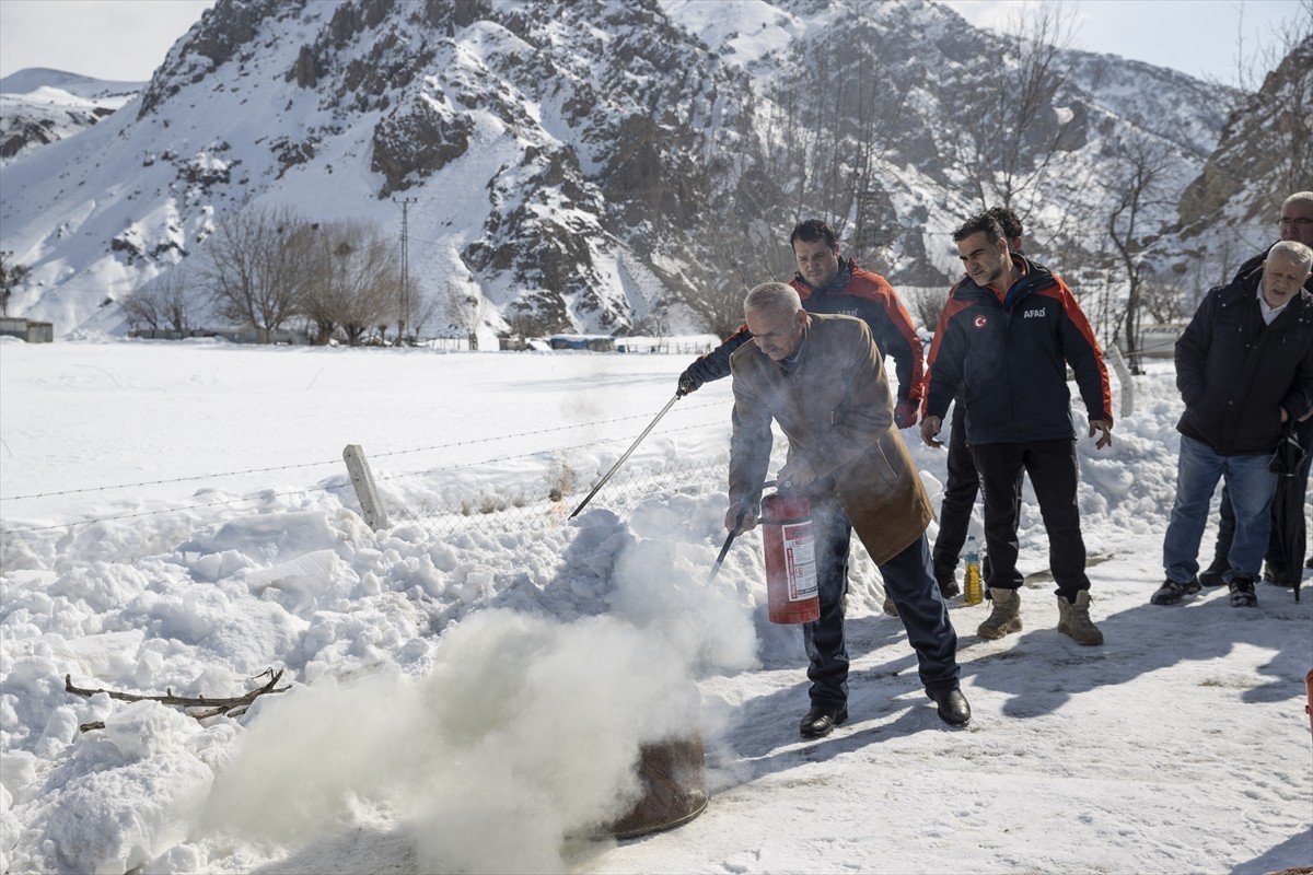 Tunceli'de Konteyner Kentlerde Kalanlara Yangın Güvenliği Eğitimi Verildi1