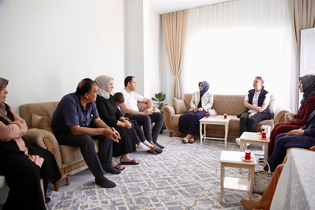 Dr. Selma Ünlüer Hanımefendi İç Güvenlik Yaralısı Ahmet Dağ’ı Ziyaret Etti (3)