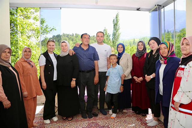 Dr. Selma Ünlüer Hanımefendi İç Güvenlik Yaralısı Ahmet Dağ’ı Ziyaret Etti (5)