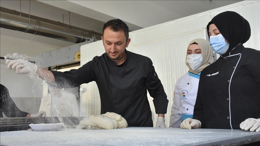 Gümüşhane'de Lise Öğrencileri Günlük 2 Bin Ekmek Üretiyor (2)