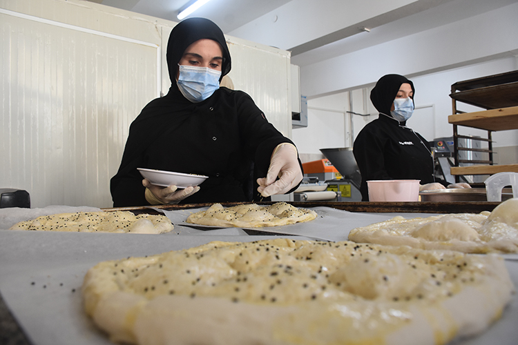 Gümüşhane'de Lise Öğrencileri Günlük 2 Bin Ekmek Üretiyor (4)