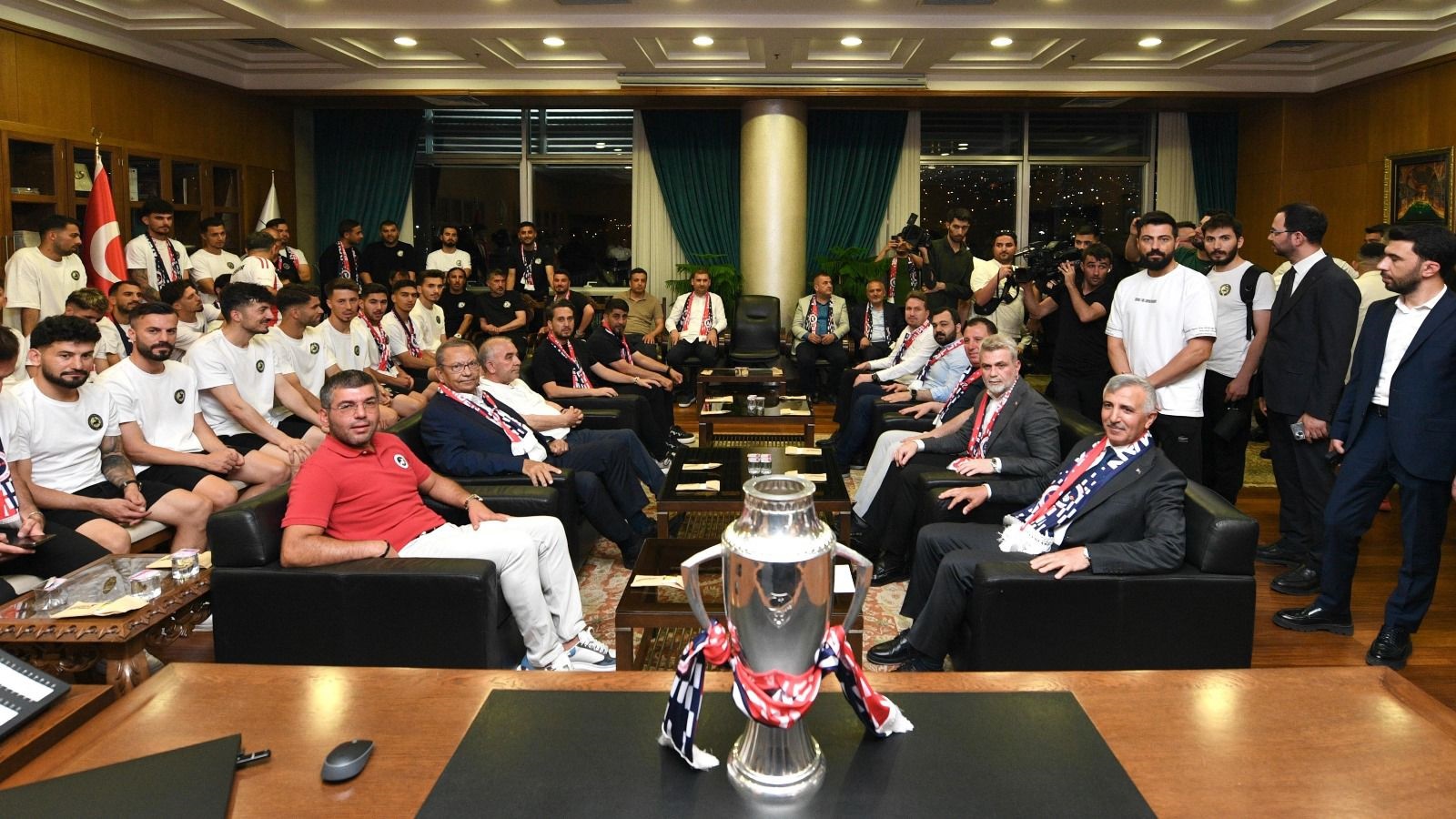 “İstiklalspor’umuzun Şampiyonluğu Şehrimize Hayırlı Olsun” (1)