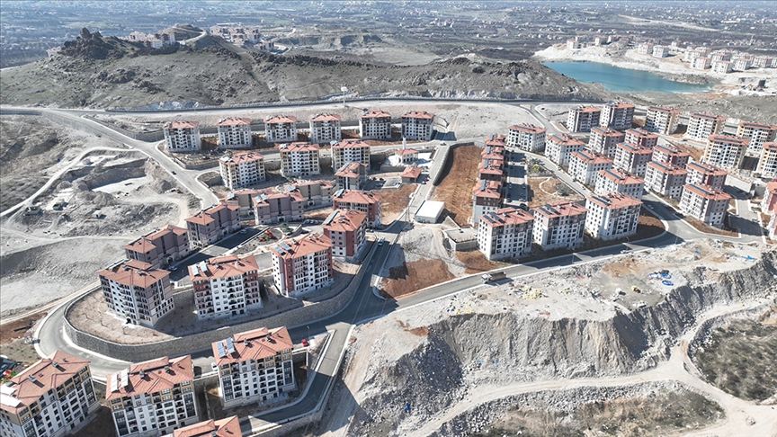 Malatya'da Deprem Konutlarının Yapımı Sürüyor-1
