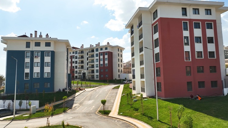 Bakan Kurum, Adıyaman İndere'de Yapımı Tamamlanan Konutların Görüntülerini Paylaştı0