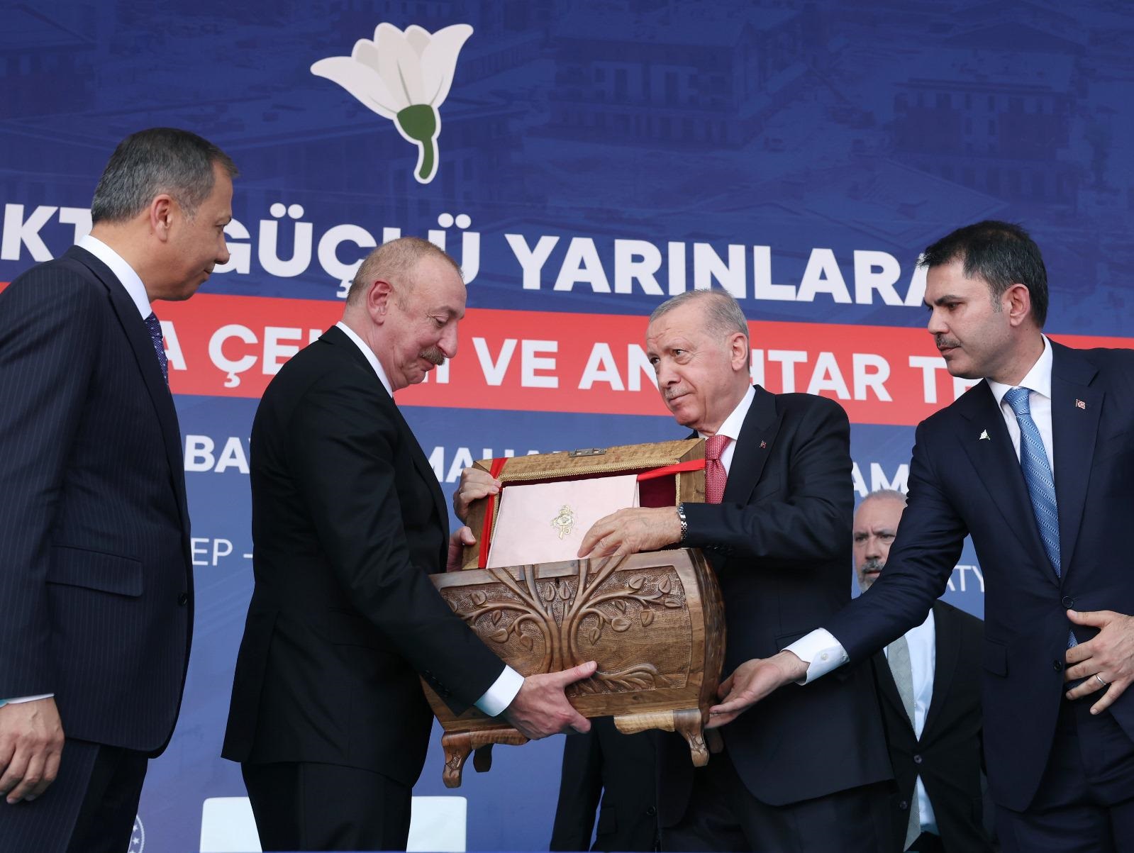 Cumhurbaşkanı Erdoğan Ve Aliyev’e Kahramanmaraş’ın Tescilli El Sanatları Hediyesi (3)