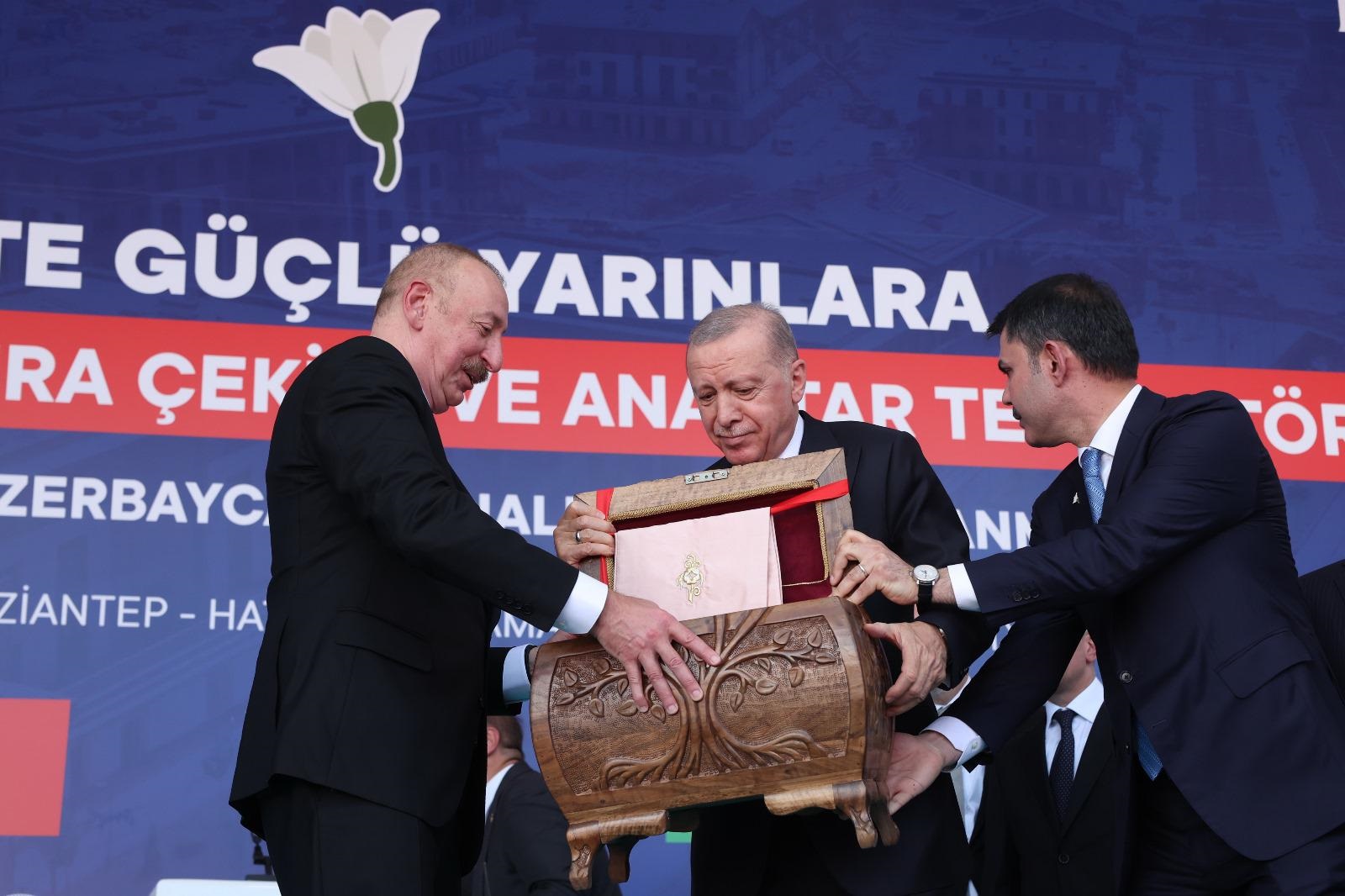 Cumhurbaşkanı Erdoğan Ve Aliyev’e Kahramanmaraş’ın Tescilli El Sanatları Hediyesi (4)