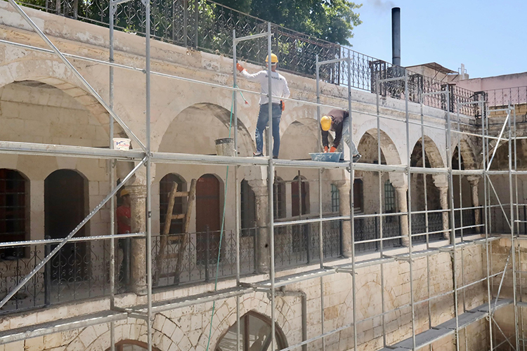 Depremde Hasar Gören Şanlıurfa'daki Tarihi Barutçu Hanı Restore Ediliyor (3)