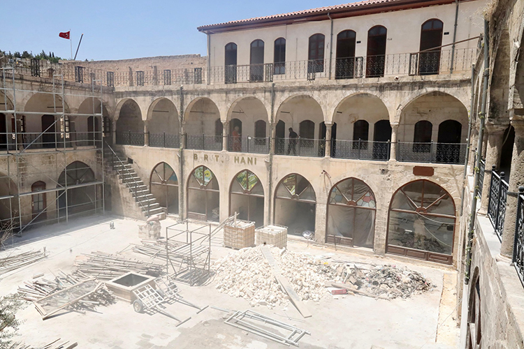 Depremde Hasar Gören Şanlıurfa'daki Tarihi Barutçu Hanı Restore Ediliyor (4)