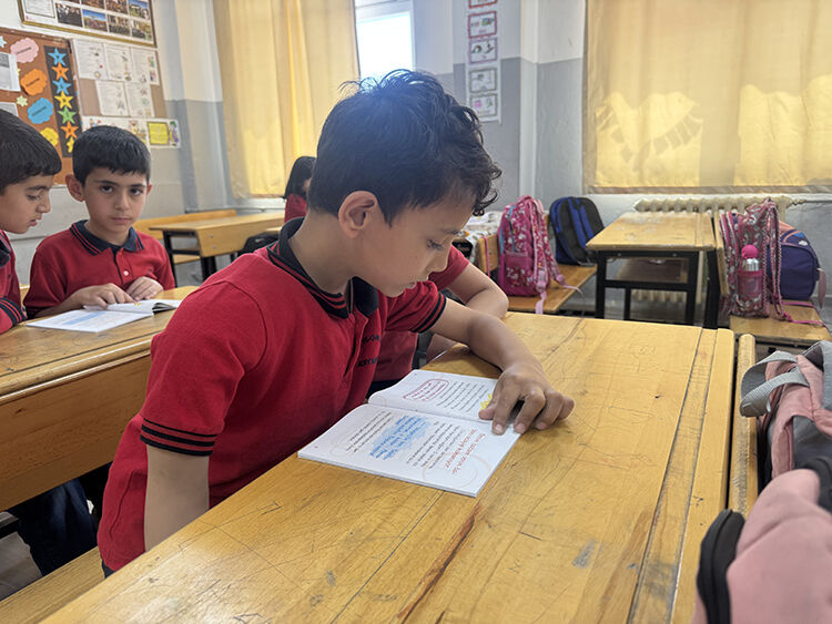 Depremde Sağ Kolunu Kaybeden Çocuk, Kendisini Geliştiriyor (2)